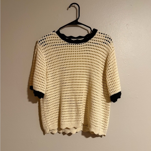 Trovata Jules Sweater T-Shirt Antique White With Black Trim Size Medium - Picture 4 of 8